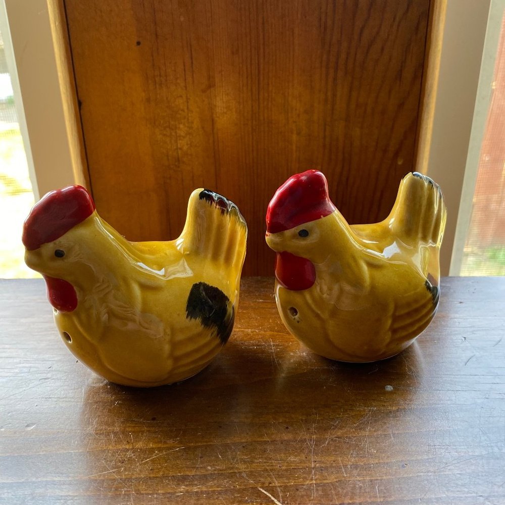 Vintage Chicken Rooster salt and pepper shaker set